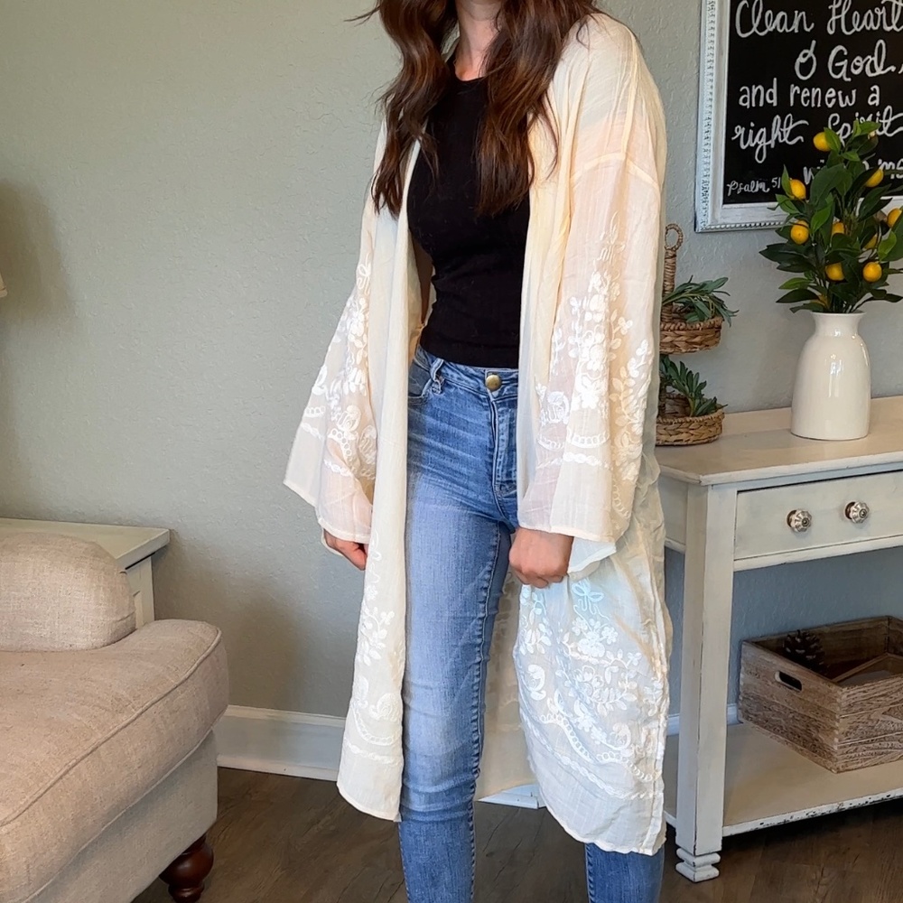 Cream Embroidered Floral Vine Kimono